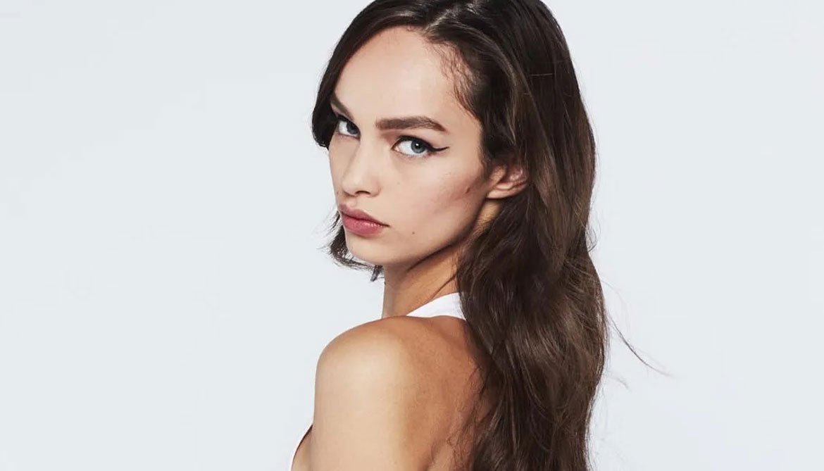 Cómo quitar el frizz y el encrespamiento en el pelo liso | L’Oréal Paris